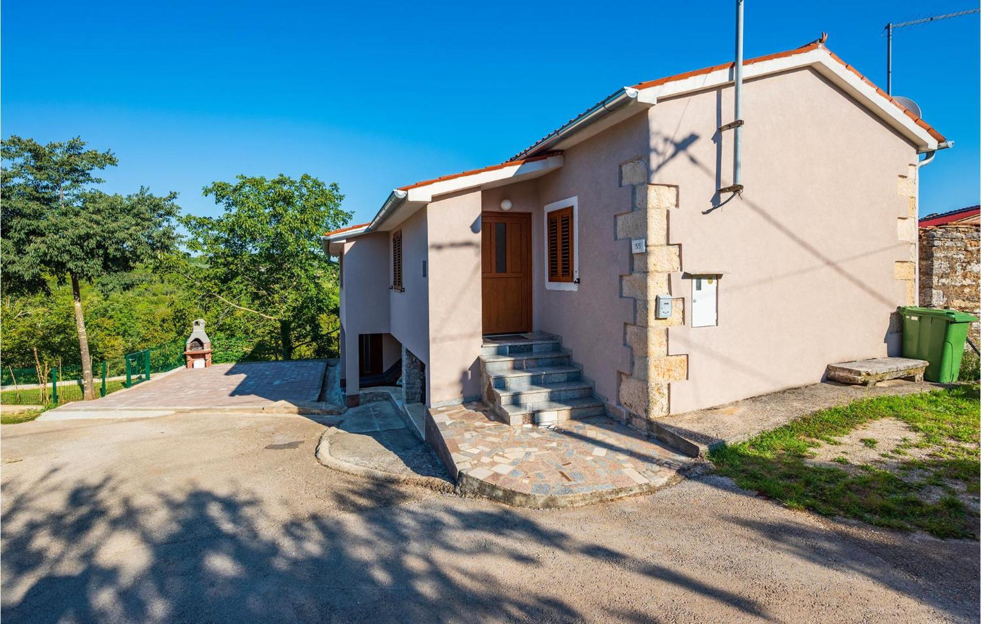 2 Bedroom Amazing Home In Rakotule Exterior photo
